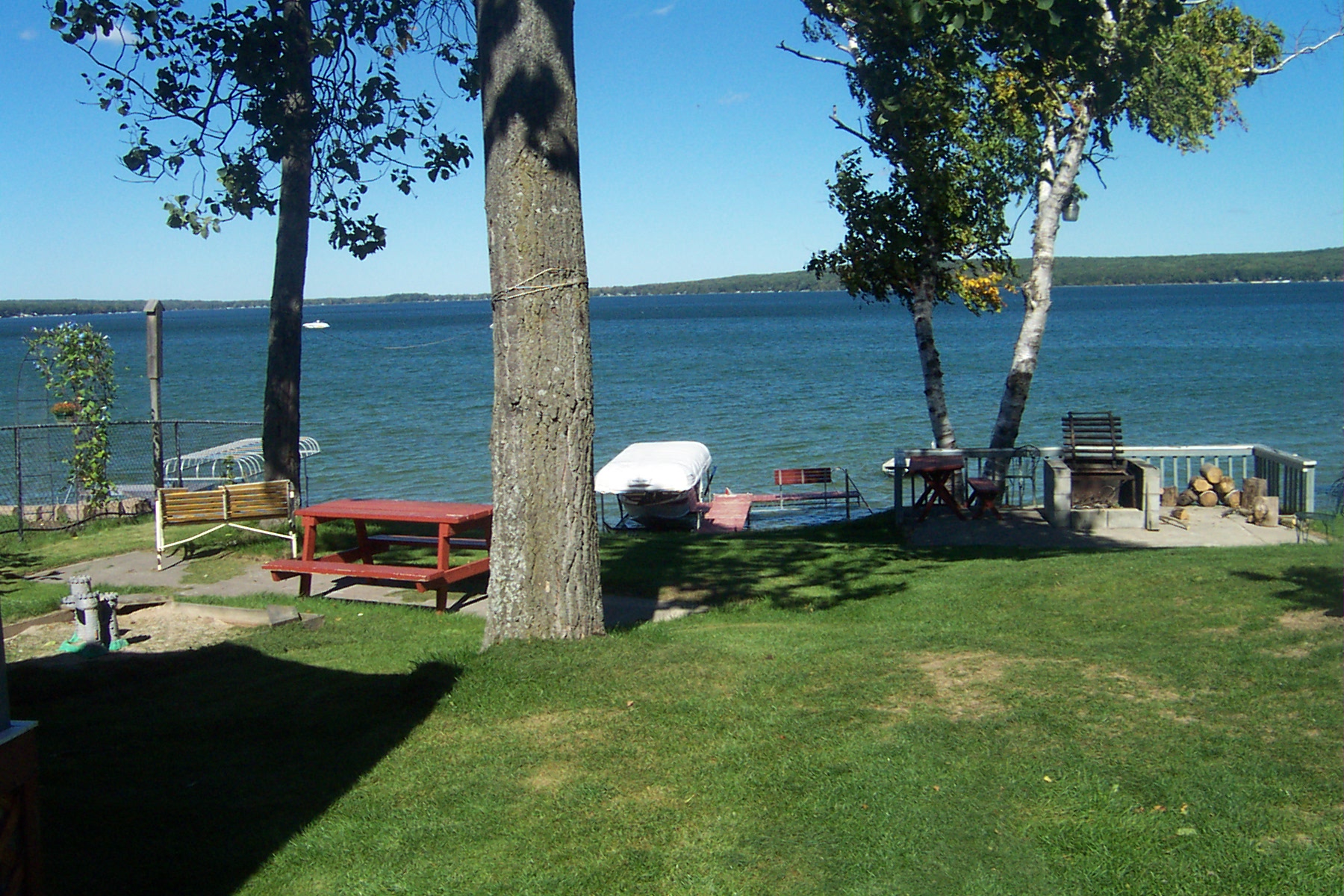 Hubbard lake MIchigan west wind cottages photos